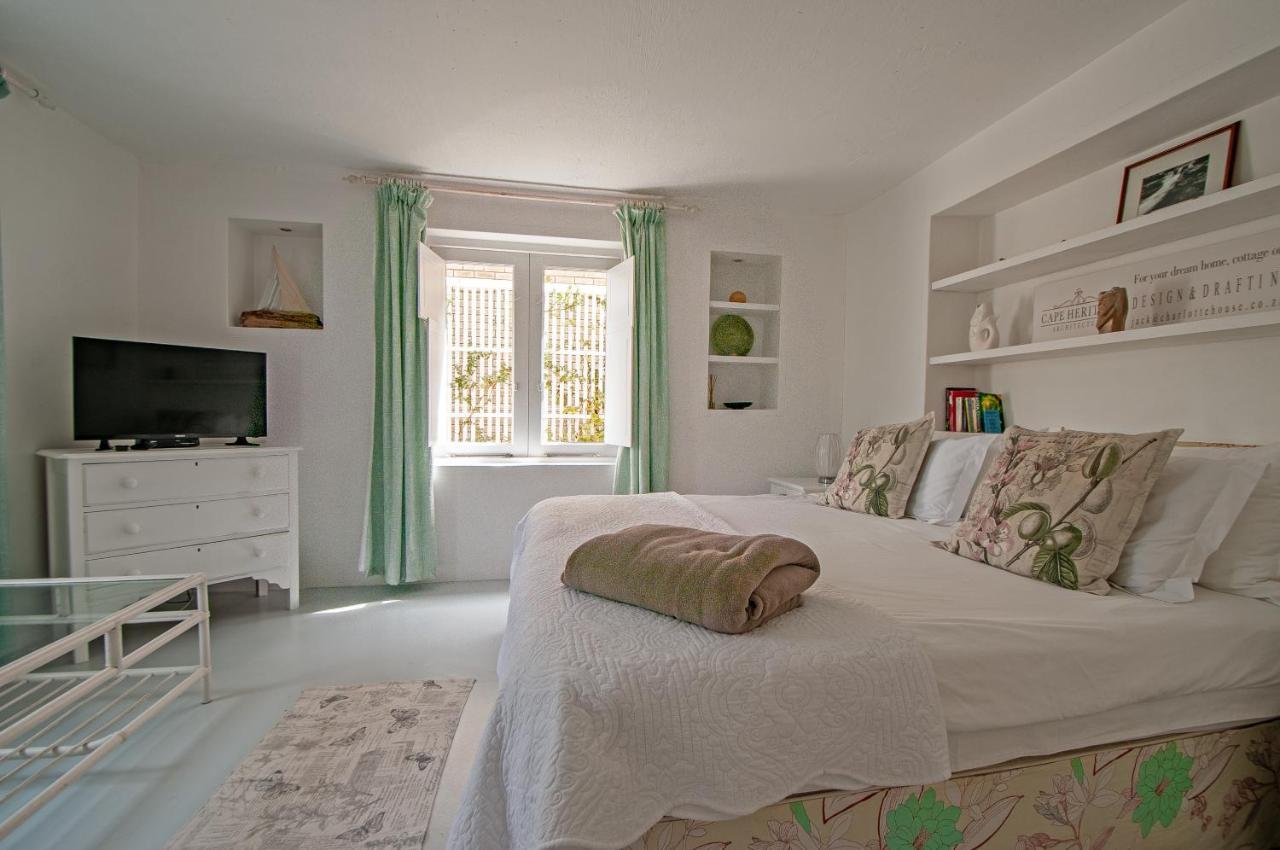Appartamento Charlotte House Stilbaai Esterno foto